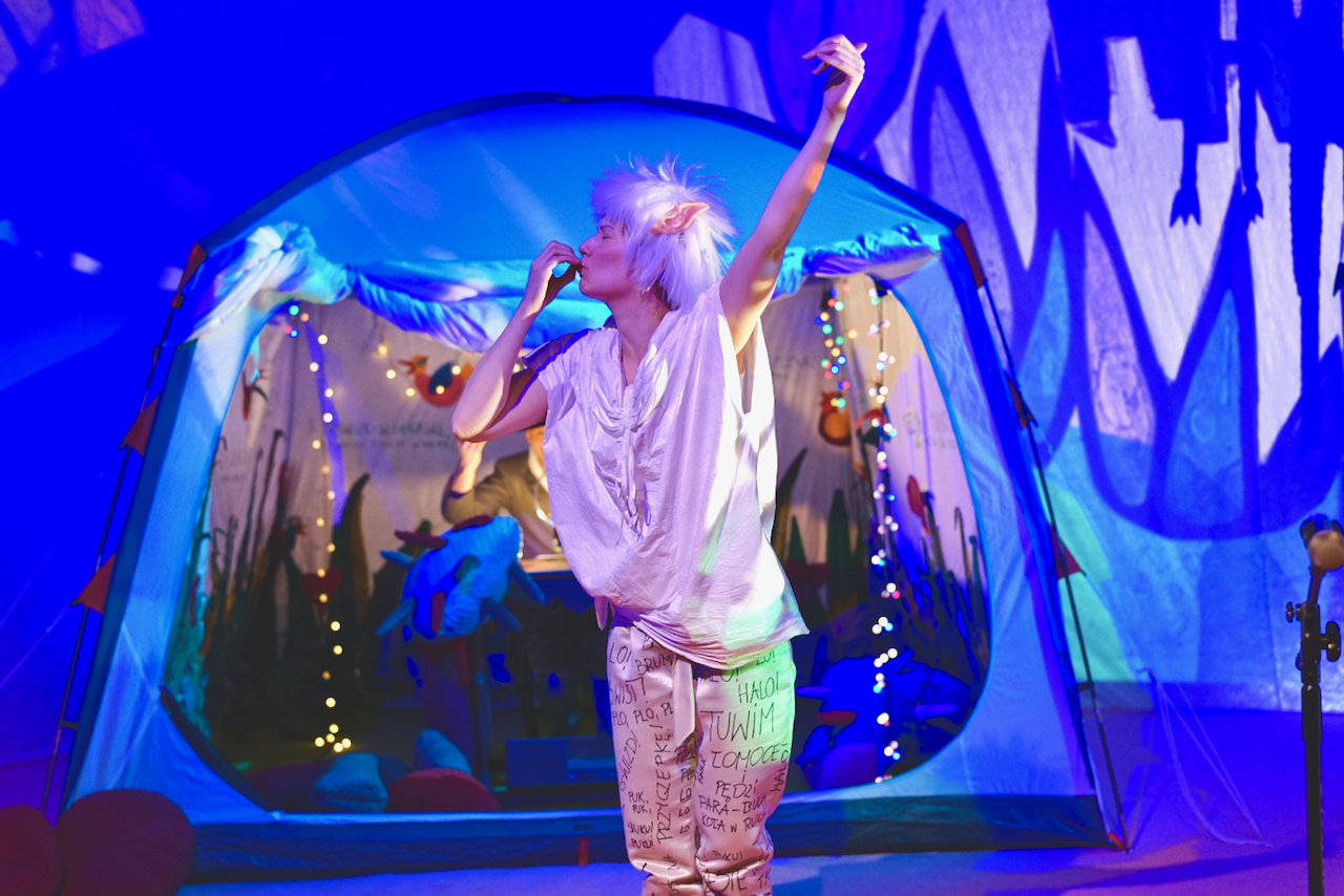 Plakat: LOKOMOTYWĄ PRZEZ ŚWIAT