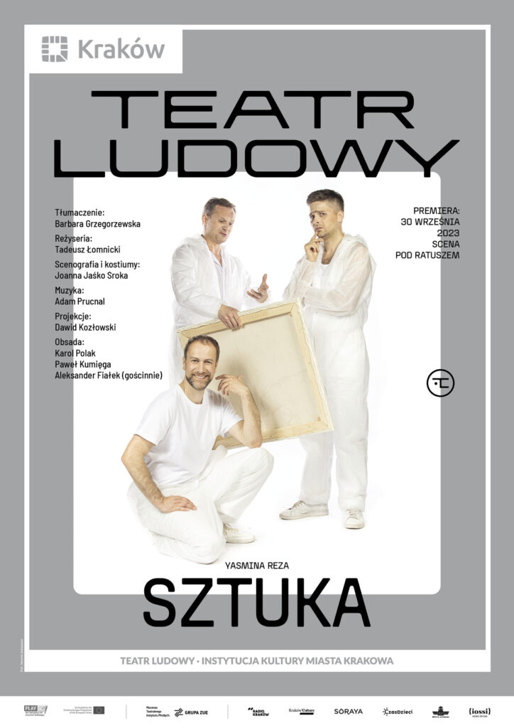 Plakat do spektaklu Sztuka. Druk pionowy z ramą będącą identyfikacją miejską, w lewym górnym rogu logo miasta Krakowa u dołu napis „Teatr Ludowy Instytucja Kultury Miasta Krakowa”. Pod napisem logotypy partnerów i sponsorów Teatru. Po środku plakatu zdjęcie zespołowe, trzech aktorów. Białe tło, ubrani w stroje malarzy pokojowych, białe kombinezony. Aktor w środku trzyma płótno malarskie. Nad zdjęciem duże logo teatru, pod zdjęciem tytuł spektaklu, po prawej i lewej stronie nazwiska twórców i aktorów występujących w spektaklu.