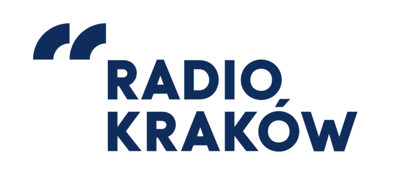 Logotyp - białe tło, granatowy napis Radio Kraków,Z lewej strony znak graficzny.